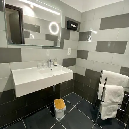 Courbet Hotel 3*