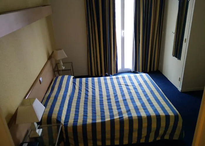 Courbet 3* Жюан-ле-Пен