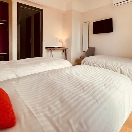 فندق Courbet جوان ليه باه