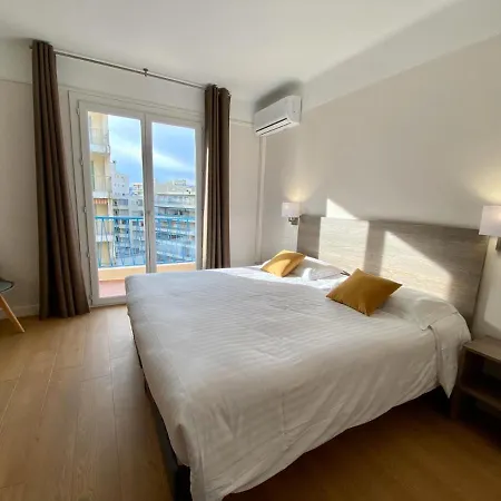 Courbet فندق جوان ليه باه