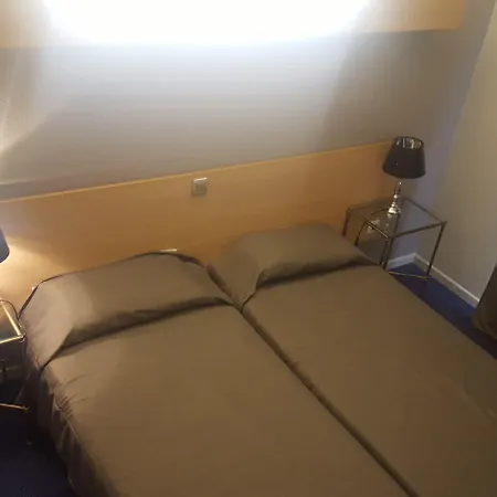 Otel Courbet Juan-les-Pins