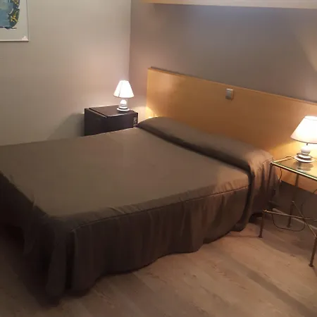 فندق Courbet جوان ليه باه