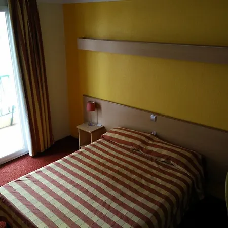 Otel Courbet Juan-les-Pins