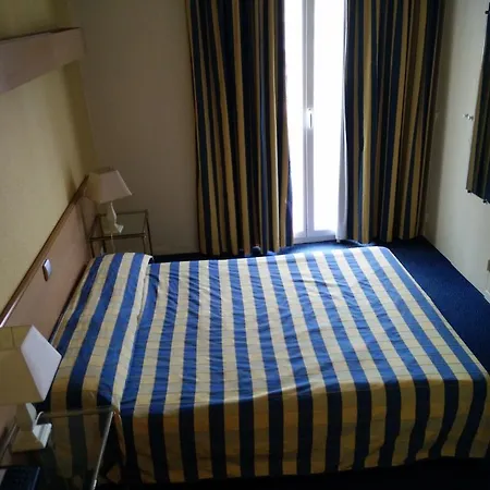 Courbet 3* Juan-les-Pins