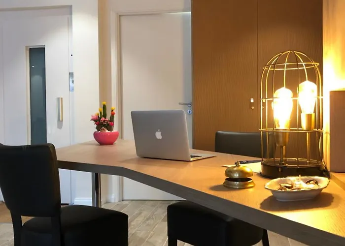 Hotell Courbet Juan-les-Pins